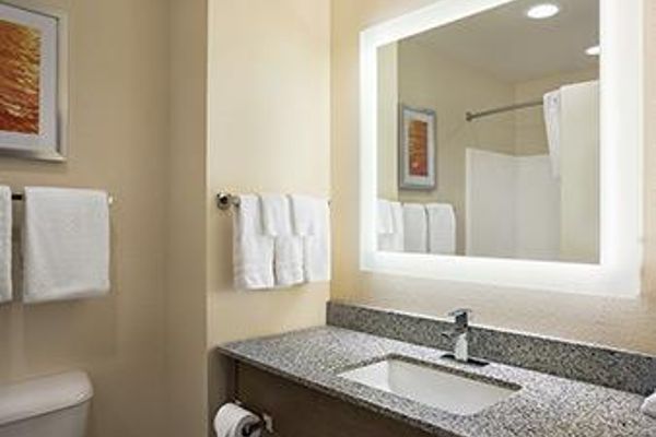 Days Inn & Suites Belmont (Wellsburg)